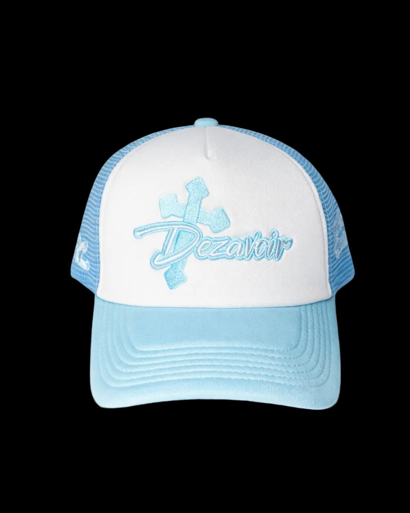 Blue and white cap with 'Dezavoir' logo on a white background